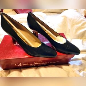 Salvatore FERRAGAMO Navy heels 7AAAA